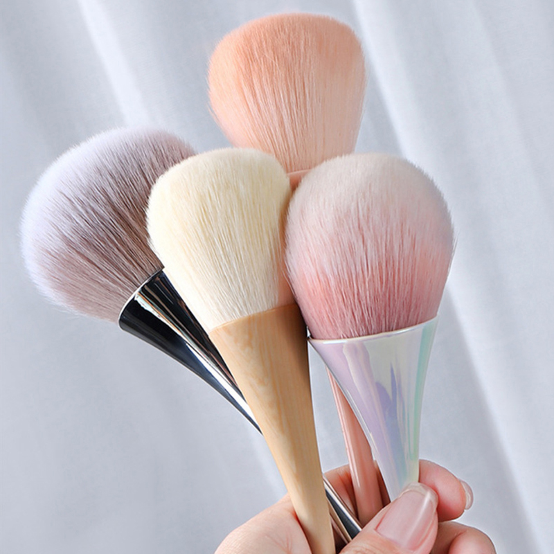 Щетка для маникюра и нейл-арта – обзор и цена Blush Brush Kabuki