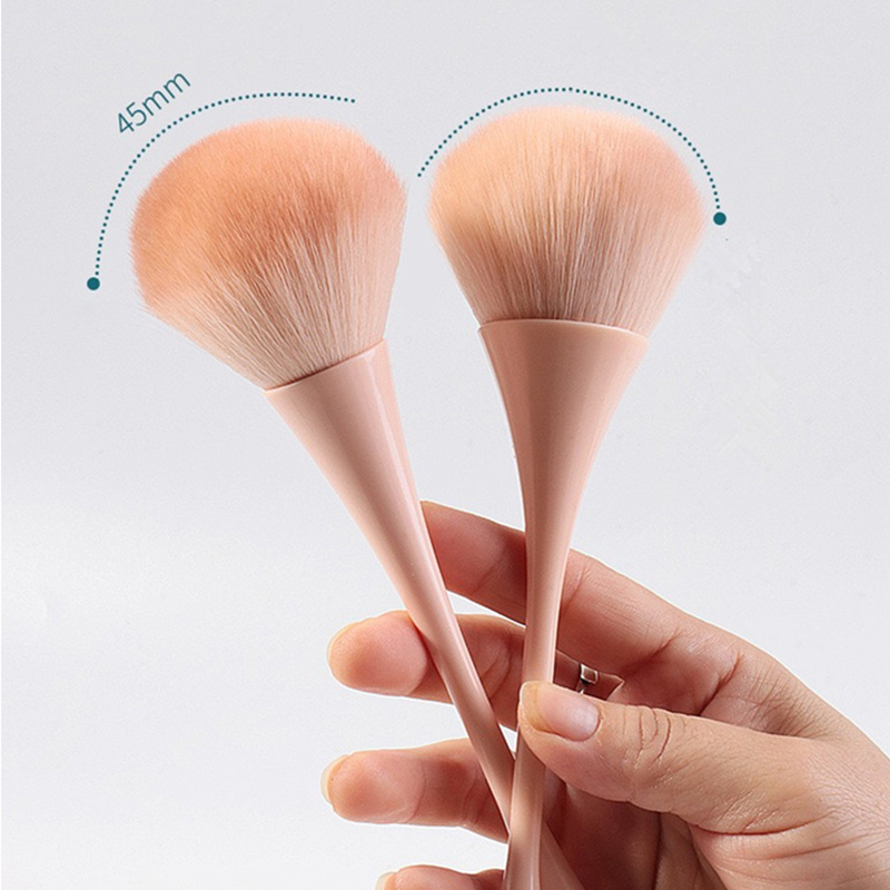 Щетка для маникюра и нейл-арта – обзор и цена Blush Brush Kabuki